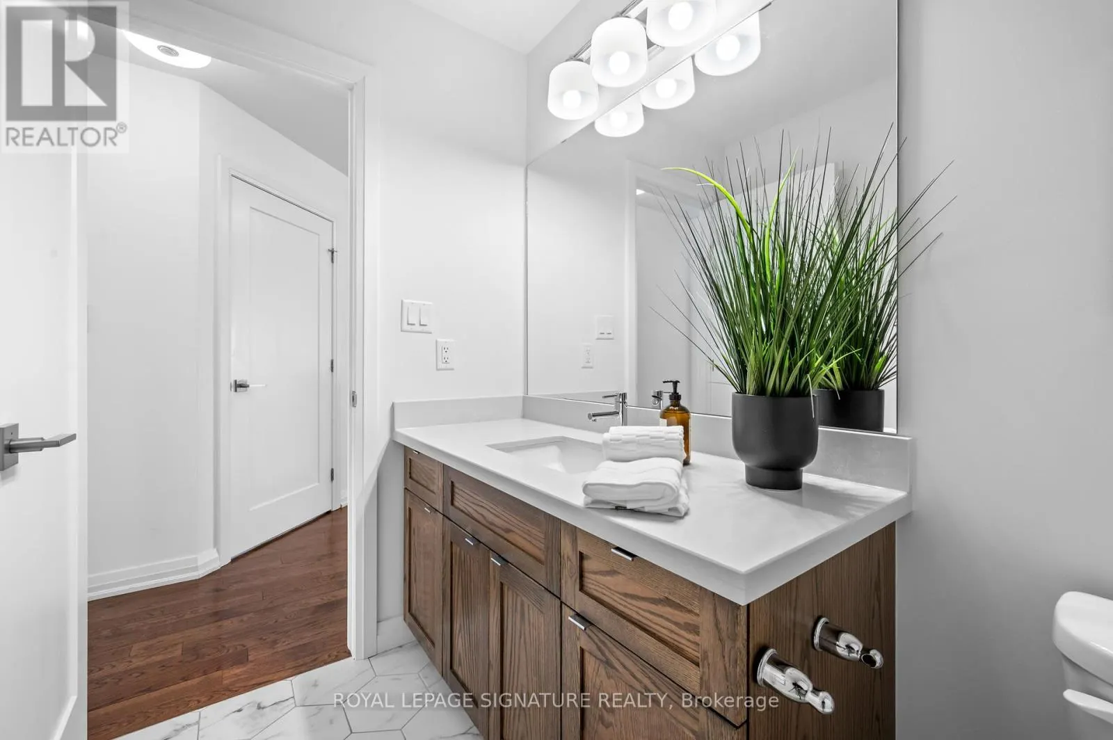 22 - 35 MIDHURST HEIGHTS
