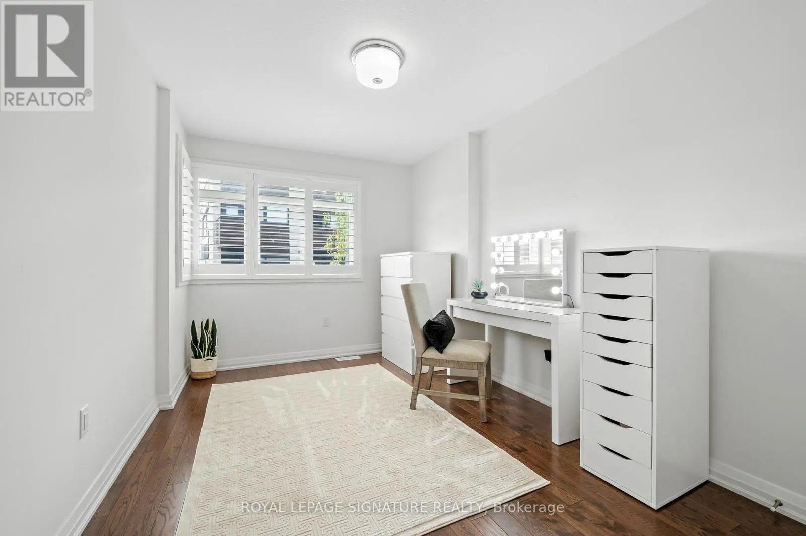 22 - 35 MIDHURST HEIGHTS