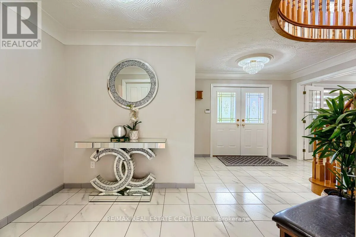 16 VOGUE COURT