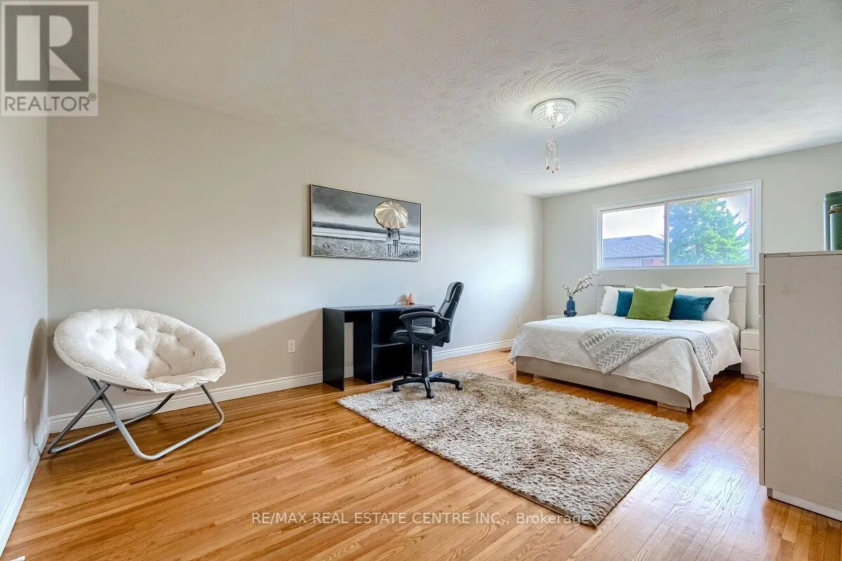 16 VOGUE COURT