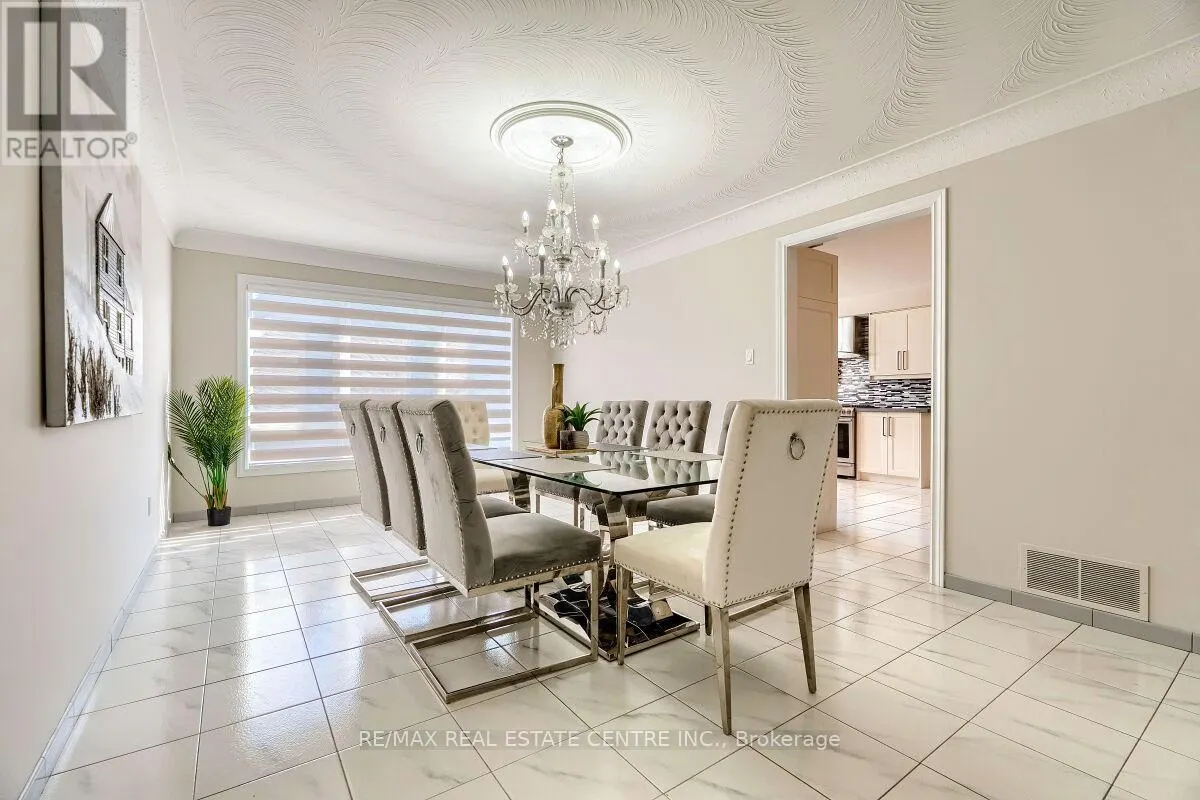 16 VOGUE COURT