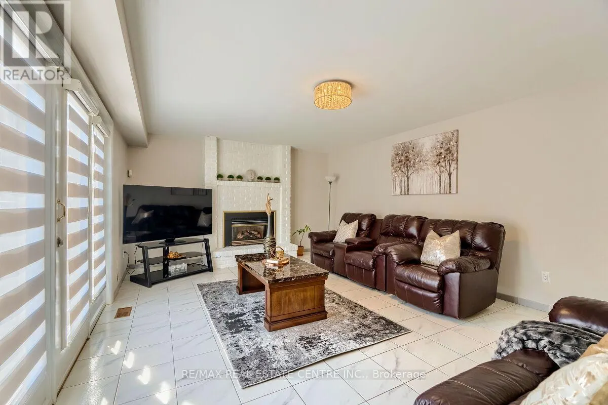 16 VOGUE COURT