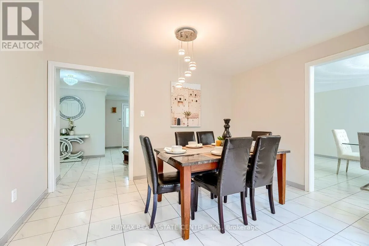 16 VOGUE COURT