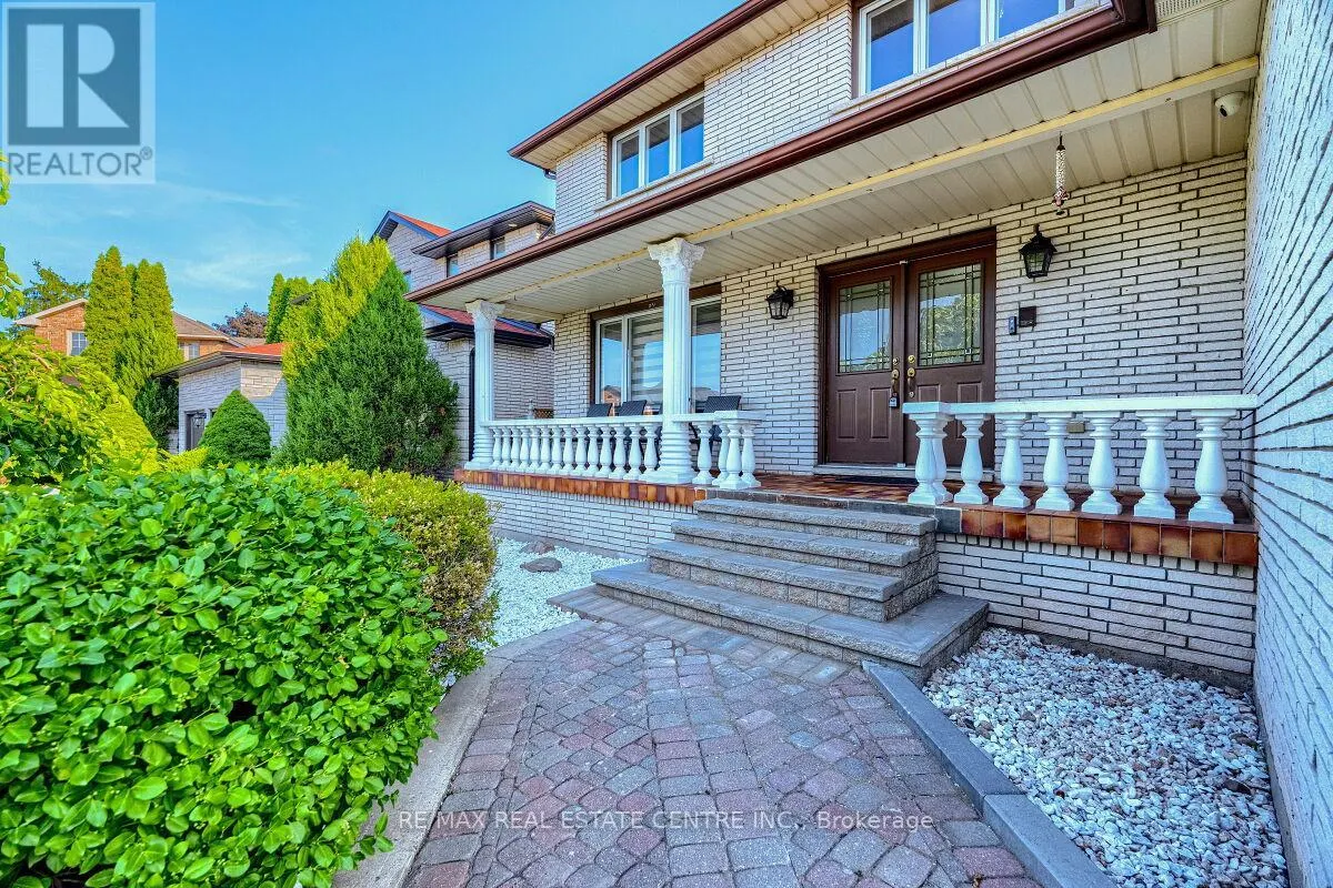 16 VOGUE COURT