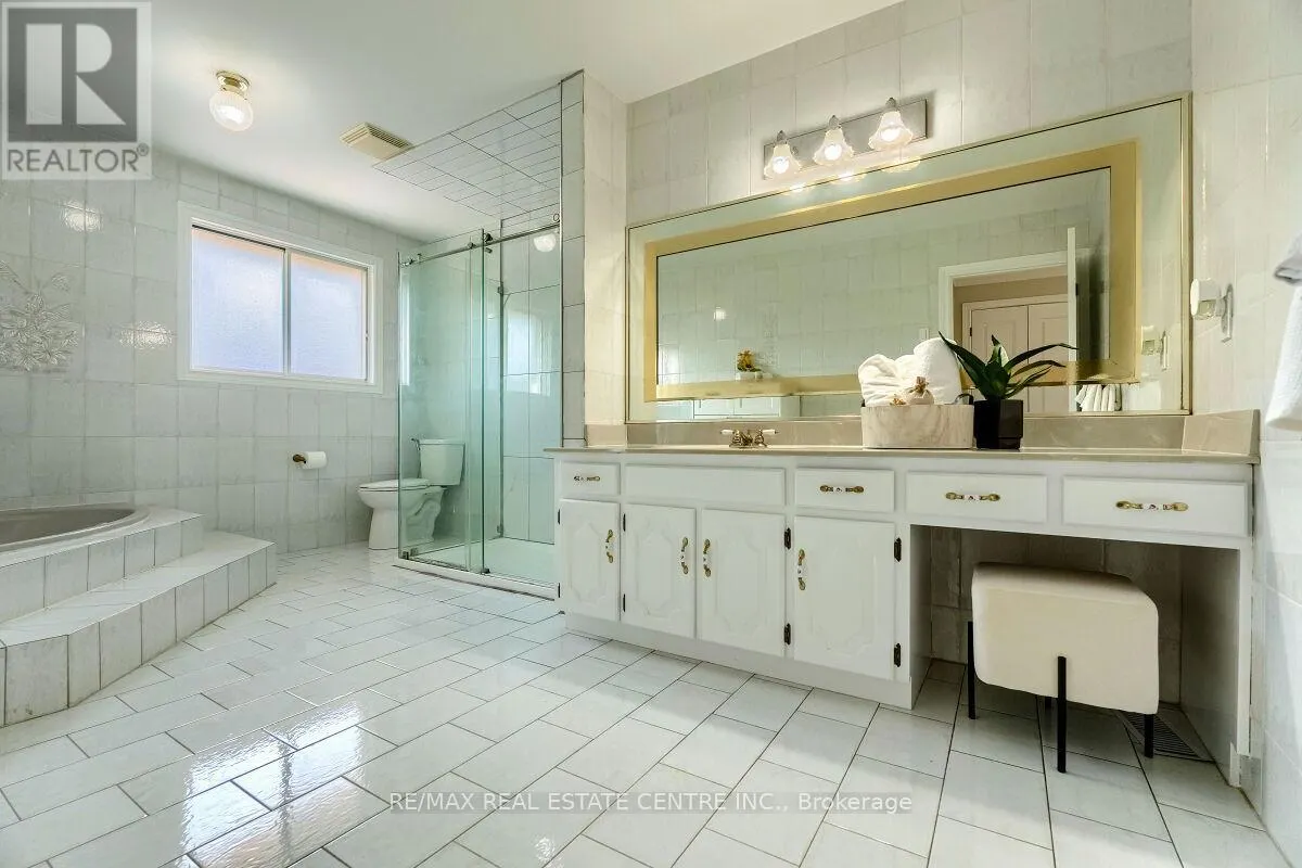 16 VOGUE COURT