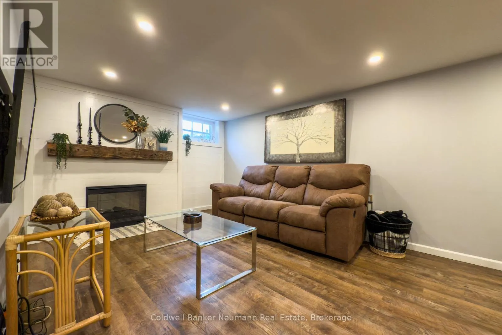 LOWER - 10 WESTERN AVENUE, #Lower