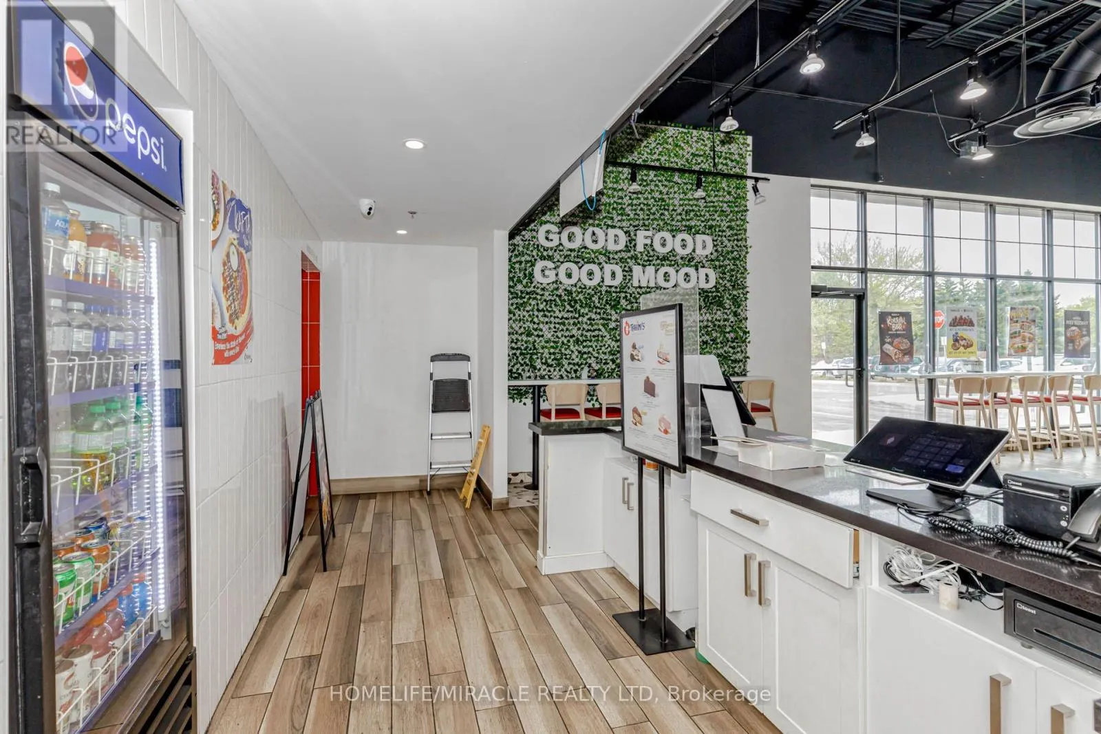 #4 - 263 NORTHFIELD DRIVE E