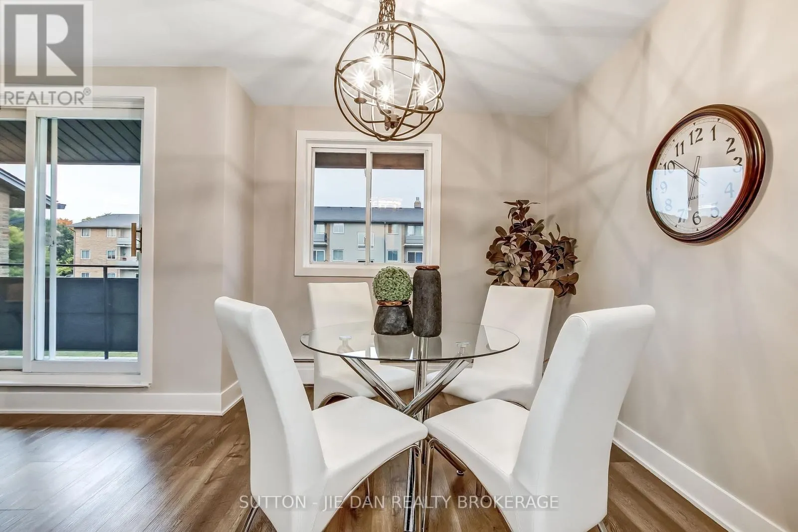 11 - 635 WONDERLAND ROAD S, #11