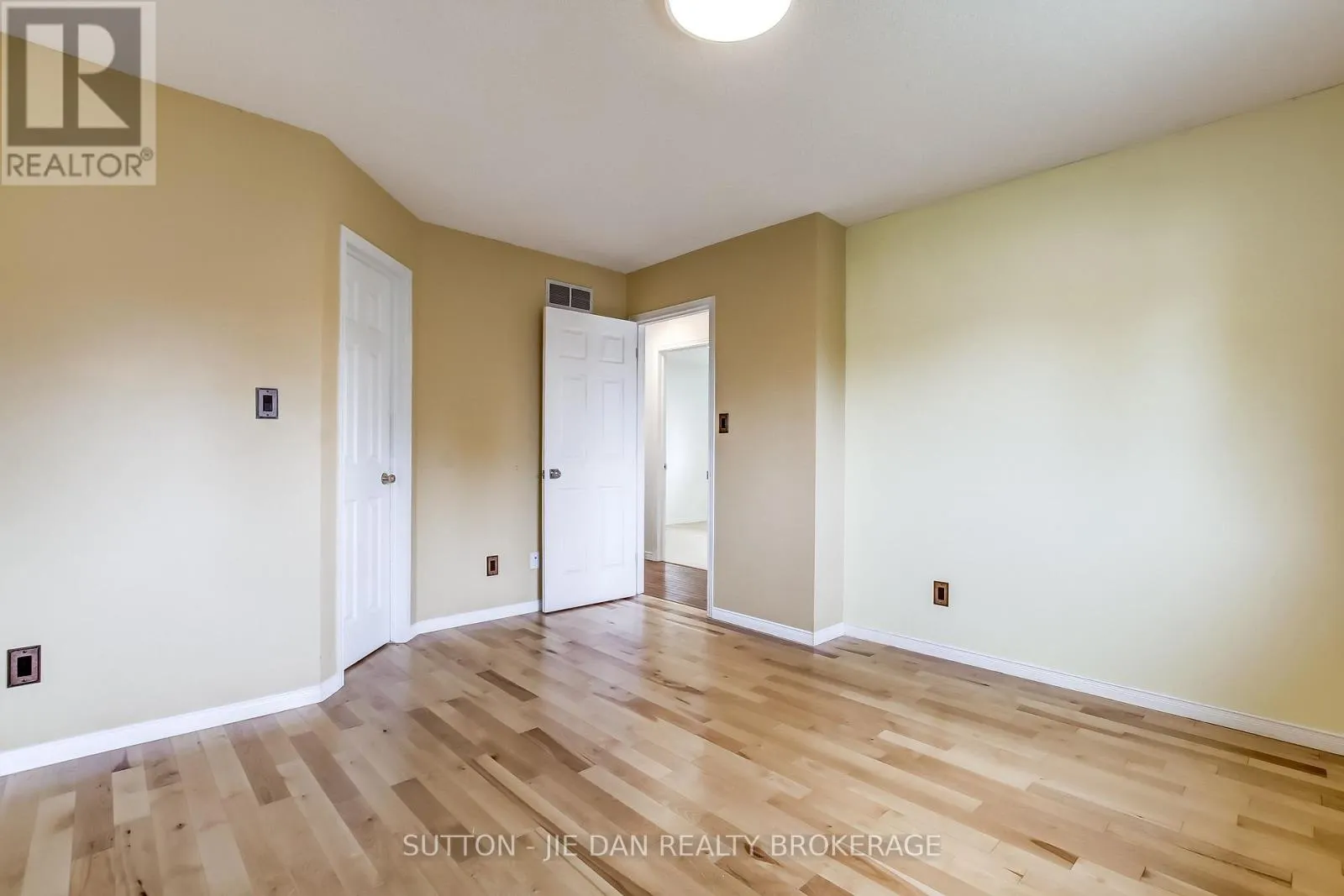 26 STONEYCREEK PLACE
