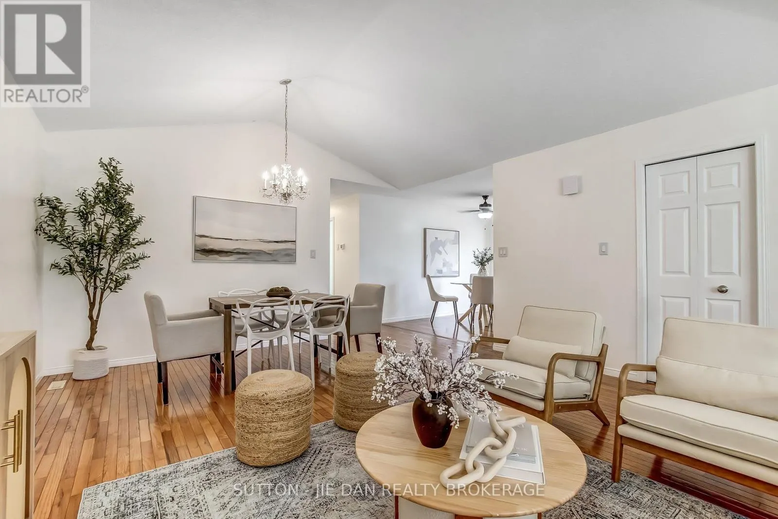 26 STONEYCREEK PLACE
