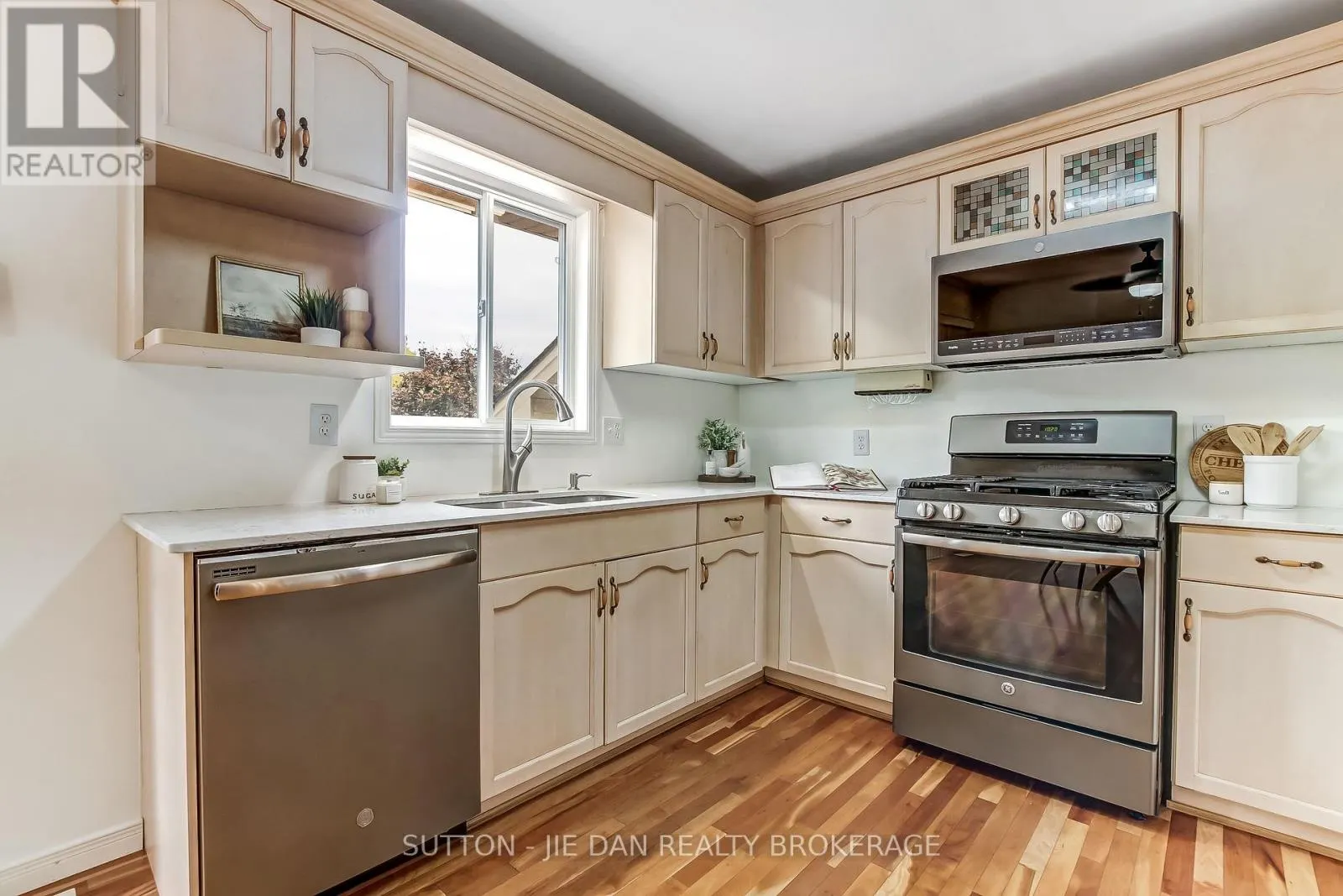 26 STONEYCREEK PLACE