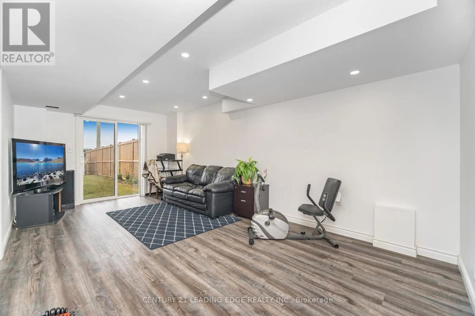 301 RIDLEY CRESCENT