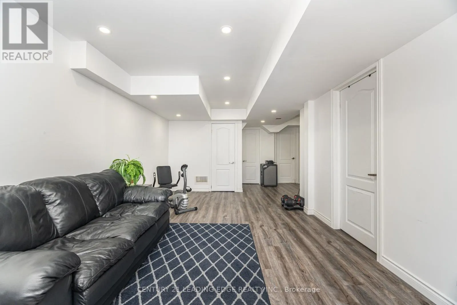 301 RIDLEY CRESCENT