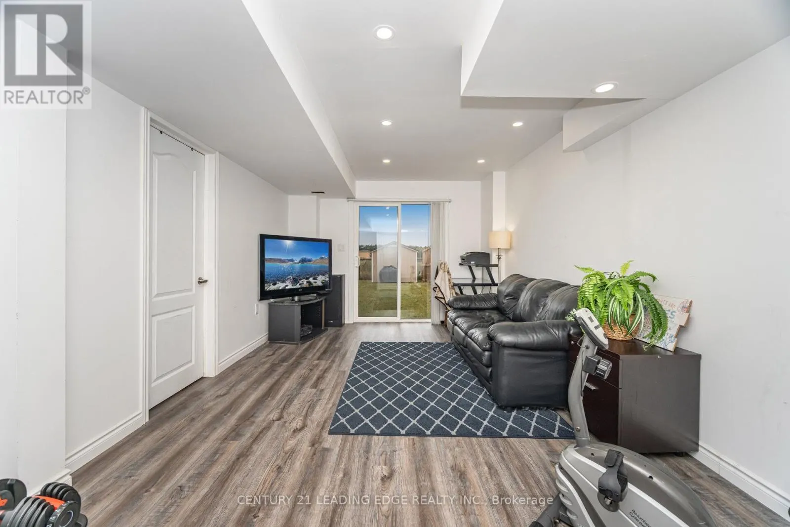 301 RIDLEY CRESCENT
