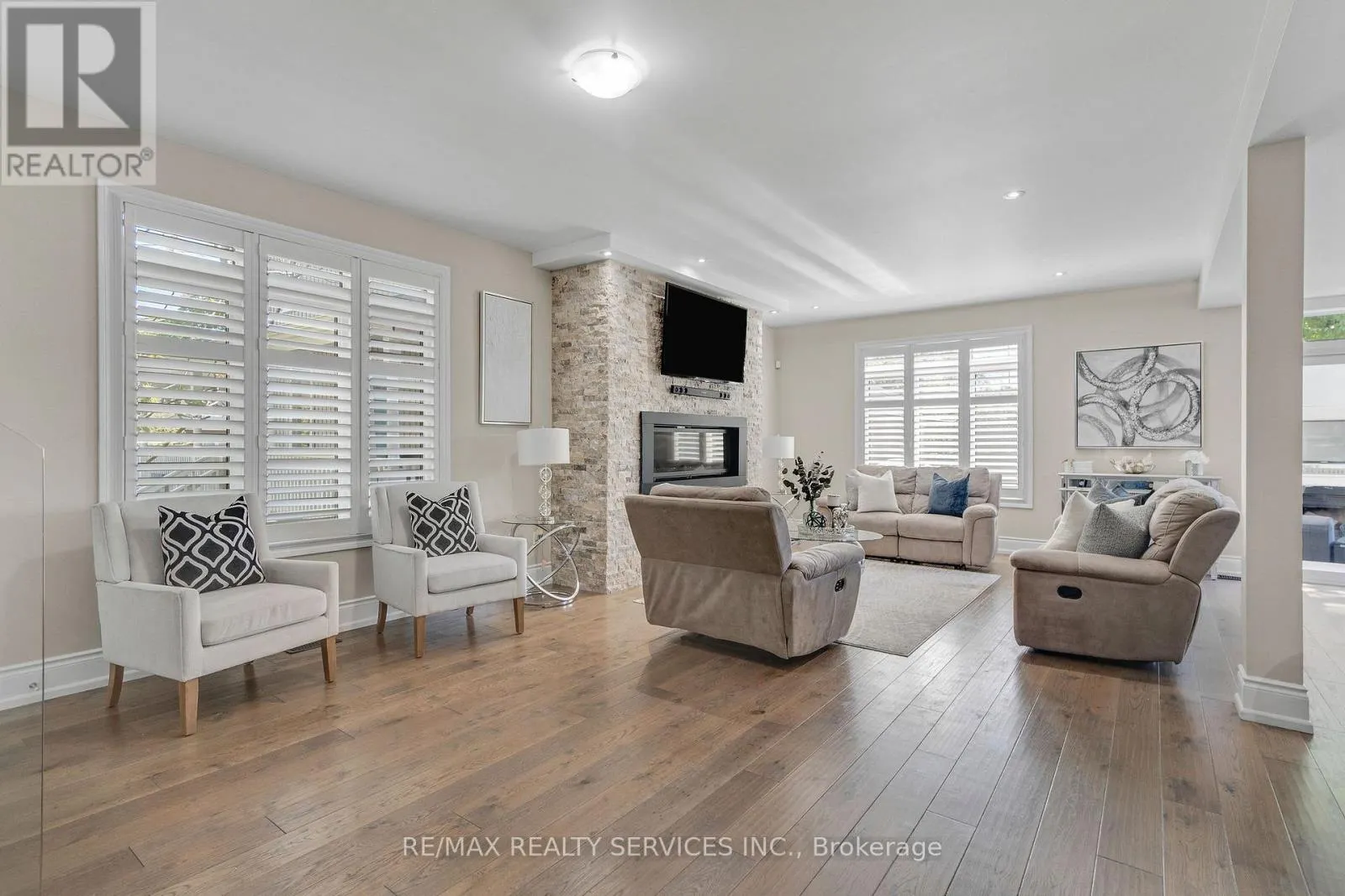 958 BEACH BOULEVARD