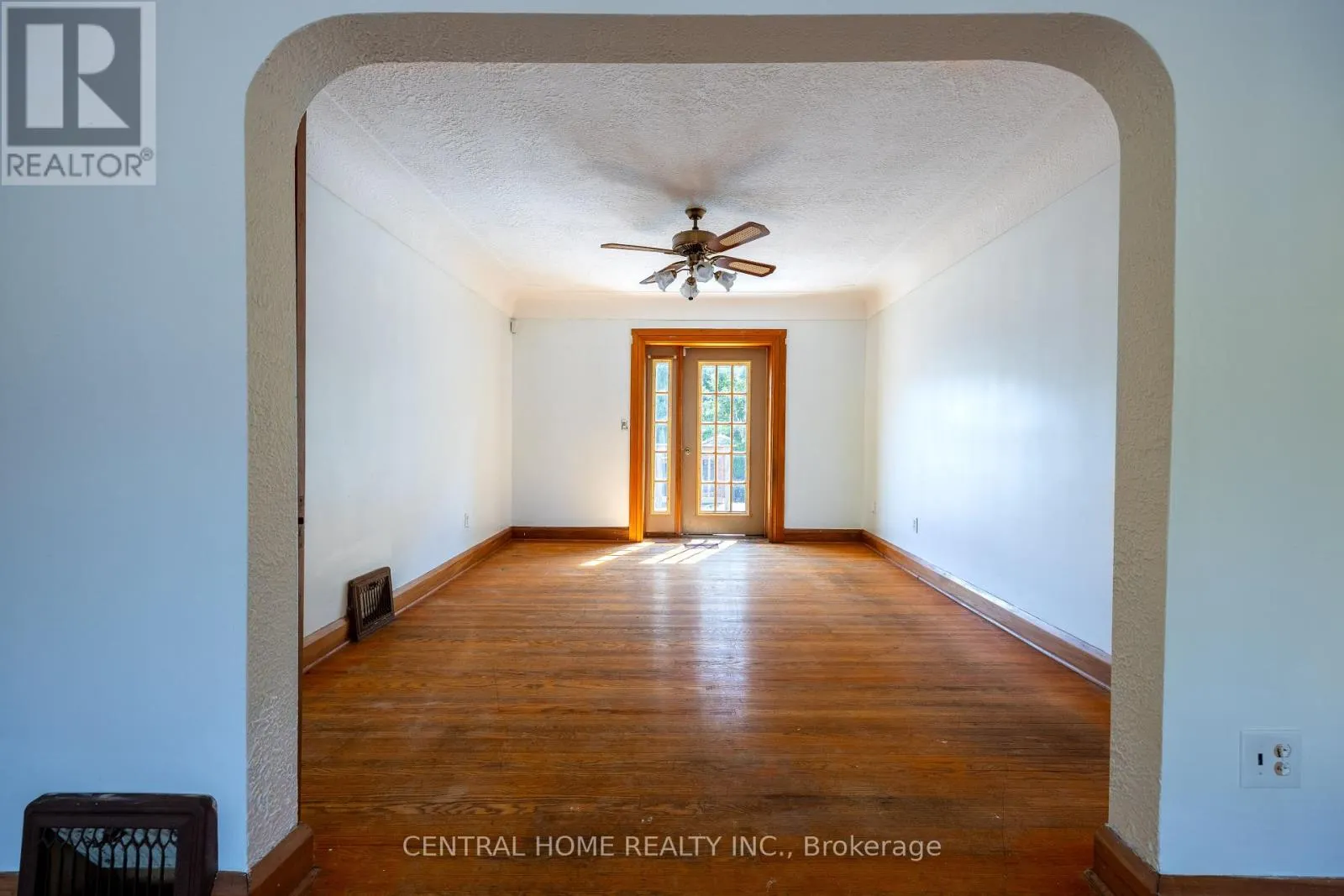 MAIN - 1650 KING STREET E