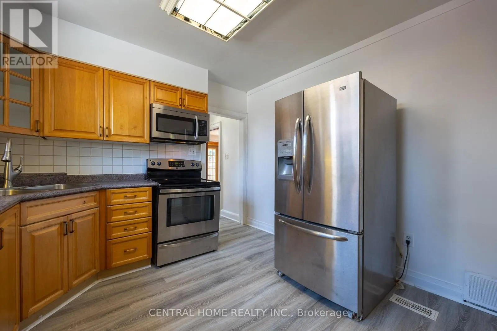 MAIN - 1650 KING STREET E