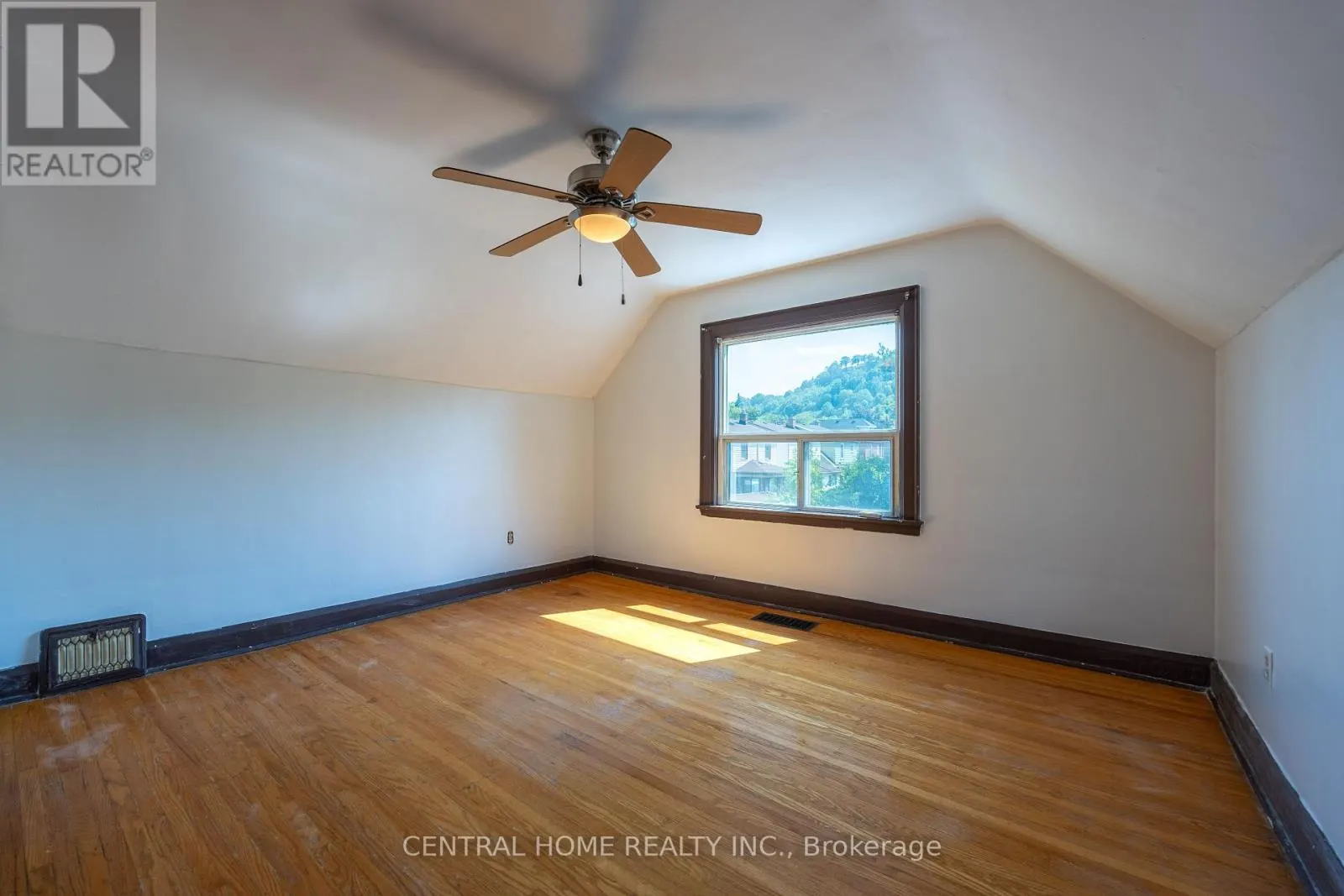MAIN - 1650 KING STREET E