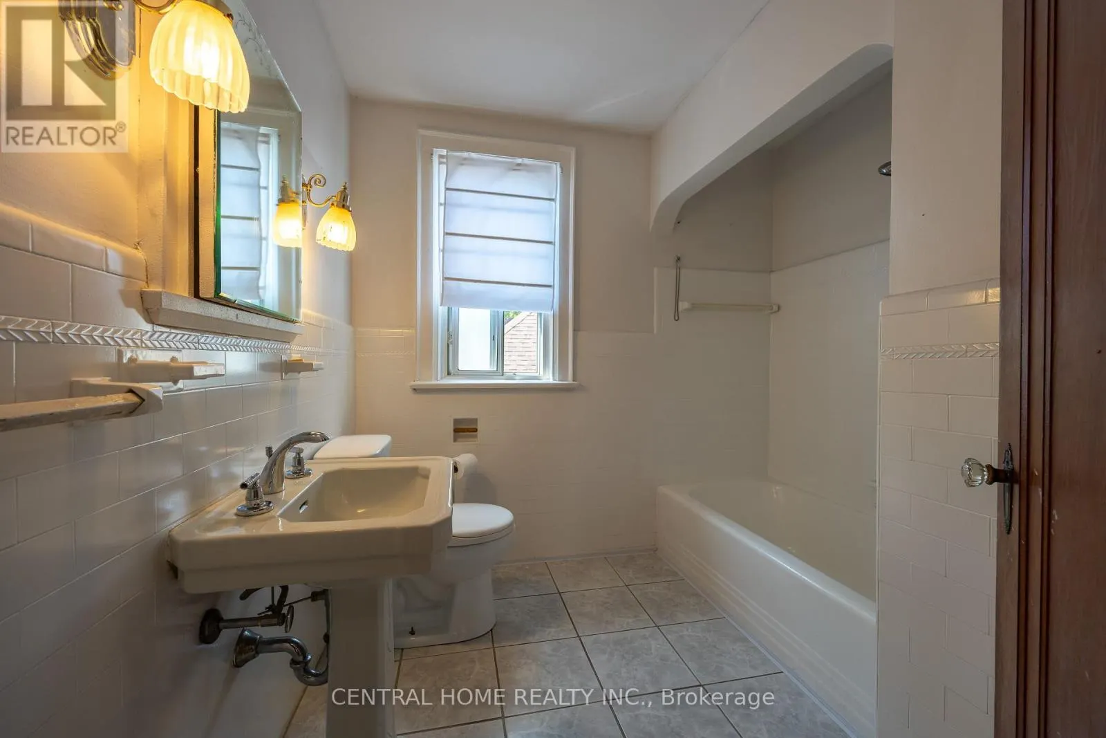 MAIN - 1650 KING STREET E