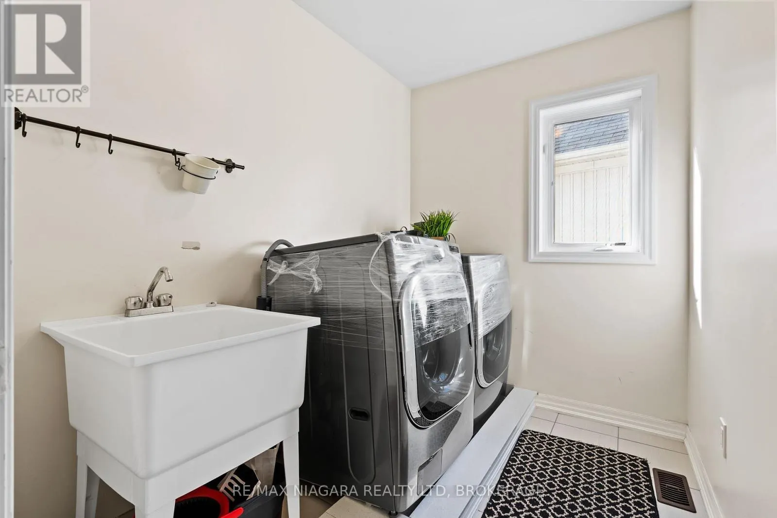 68 DOMINION CRESCENT