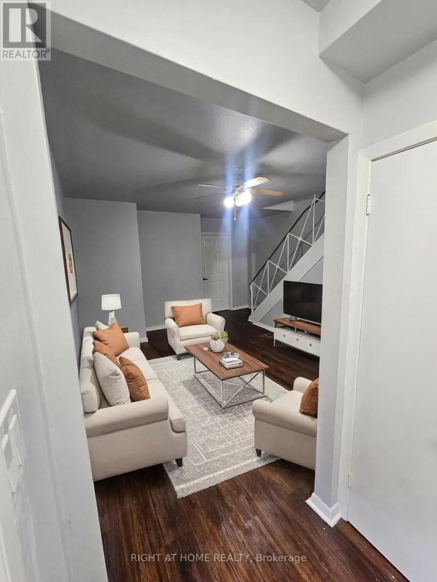 302 WESTCOURT PLACE
