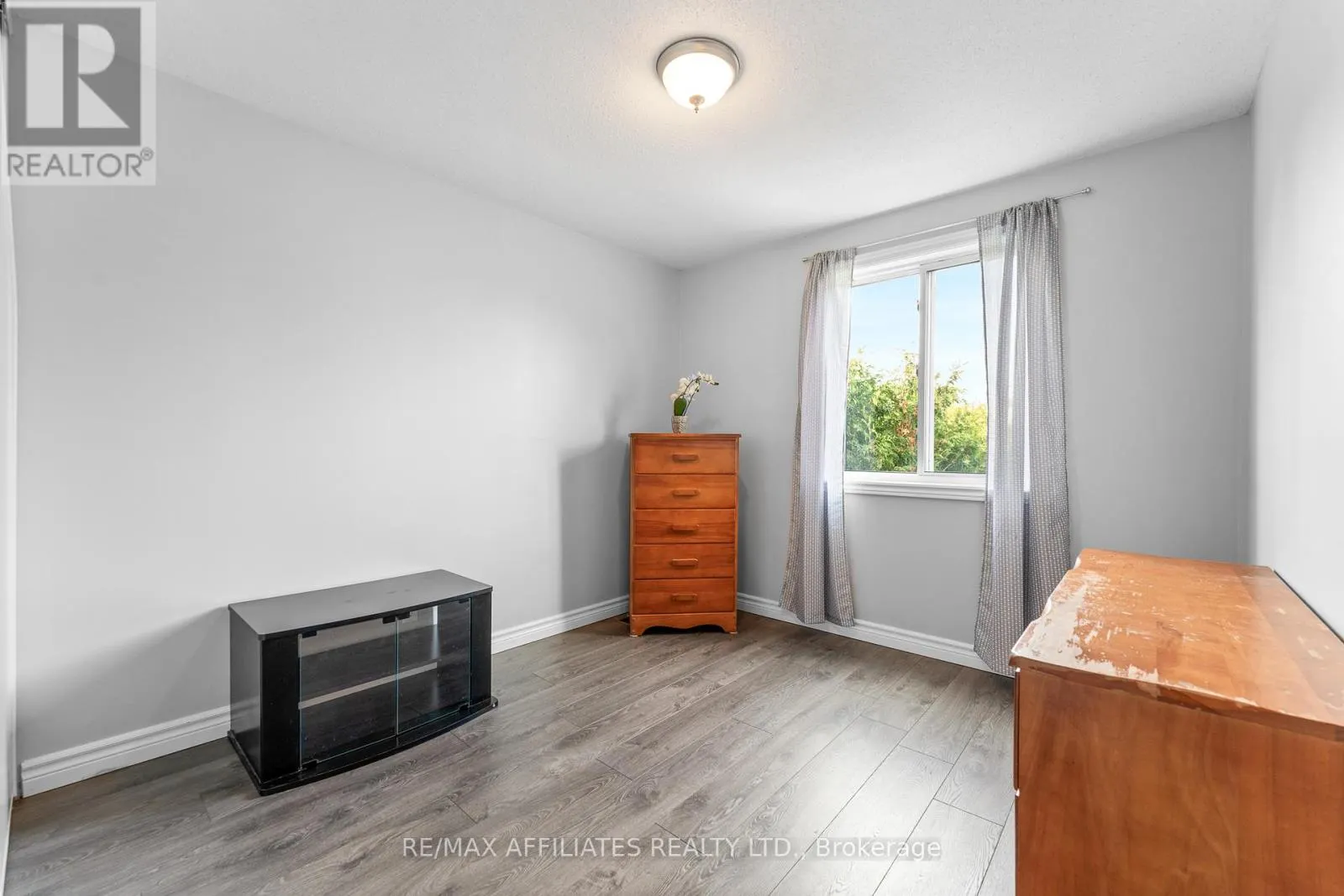 2 TEDWYN DRIVE