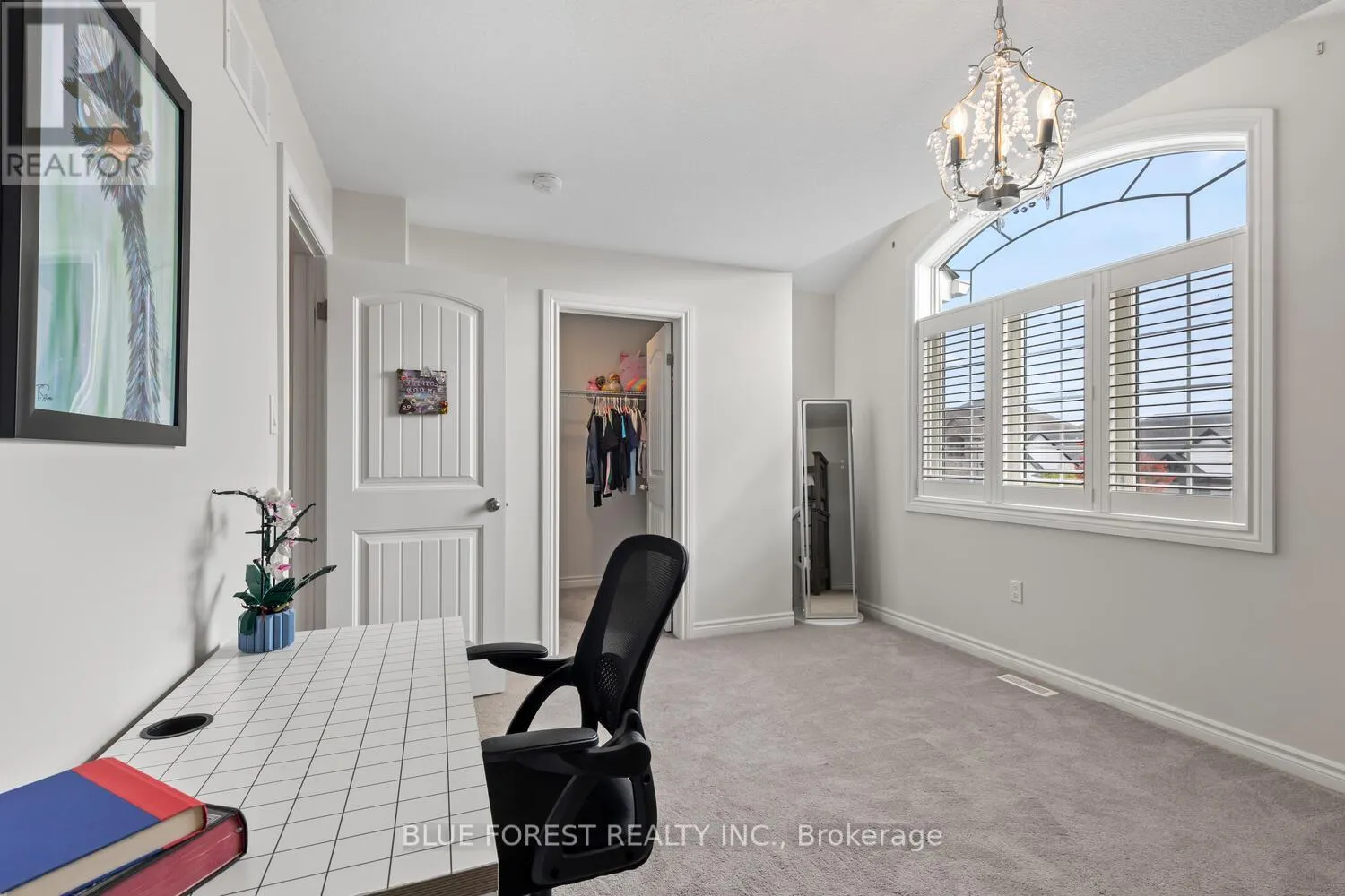 12 VIOLET COURT