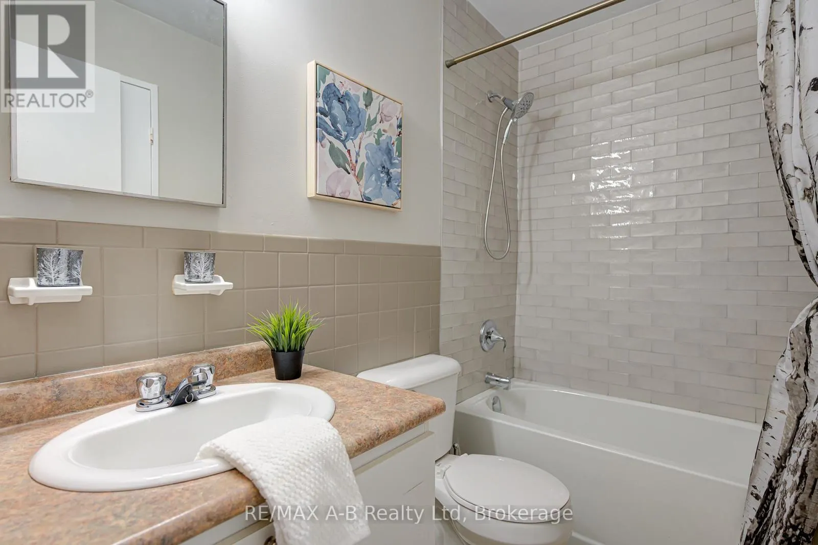 101 - 583 MORNINGTON AVENUE, #101