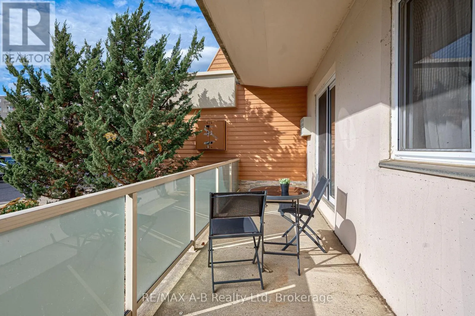 101 - 583 MORNINGTON AVENUE, #101