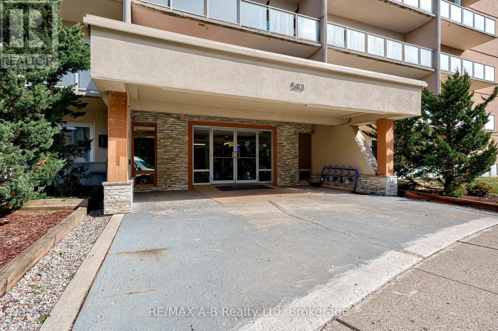 101 - 583 MORNINGTON AVENUE, #101
