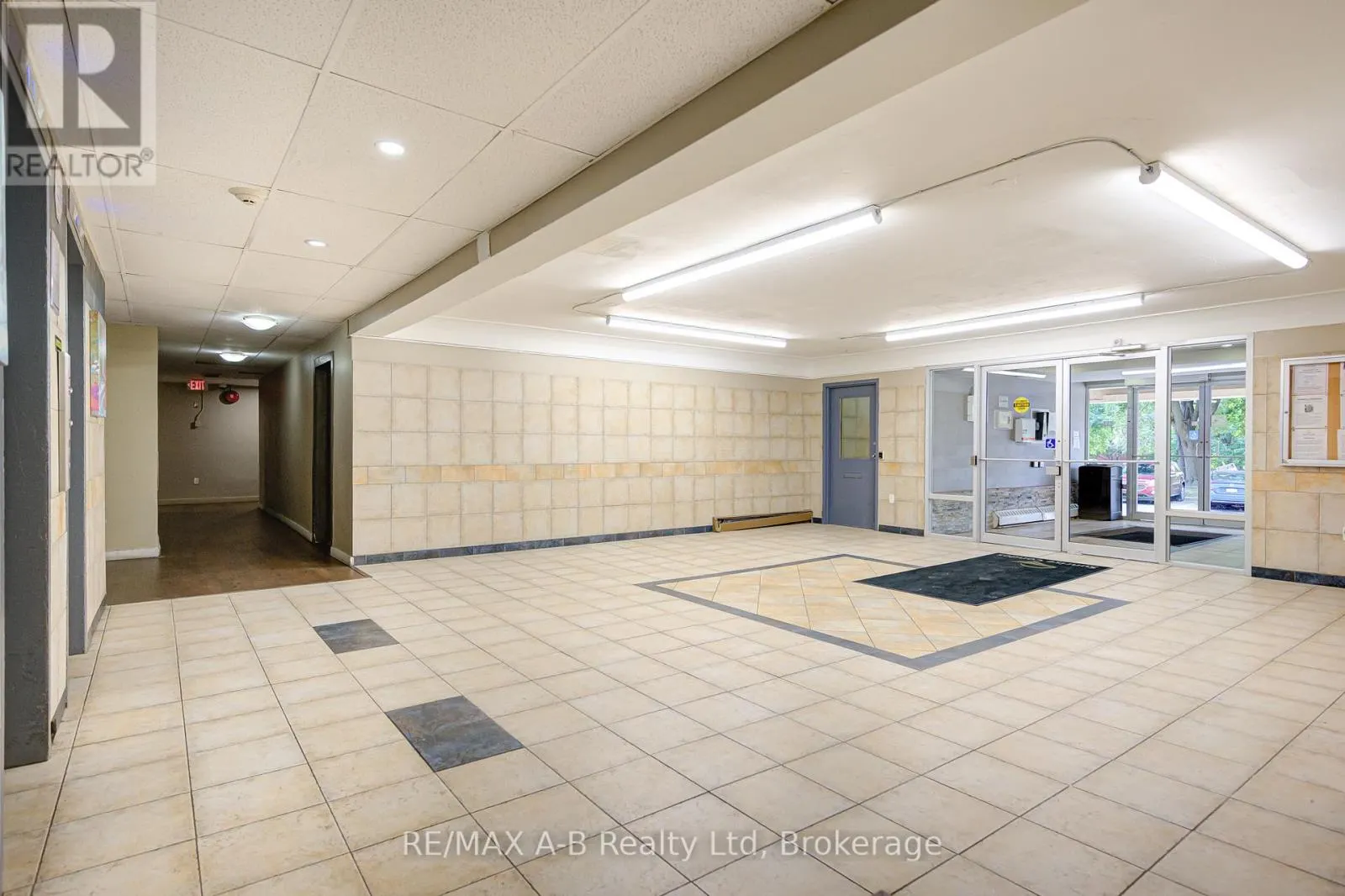 101 - 583 MORNINGTON AVENUE, #101