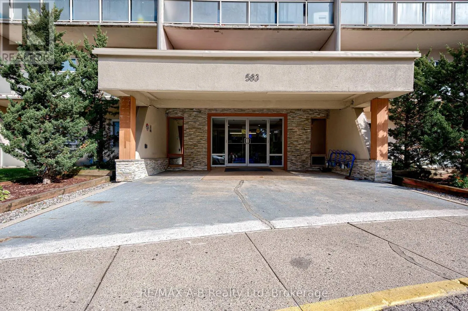 101 - 583 MORNINGTON AVENUE, #101