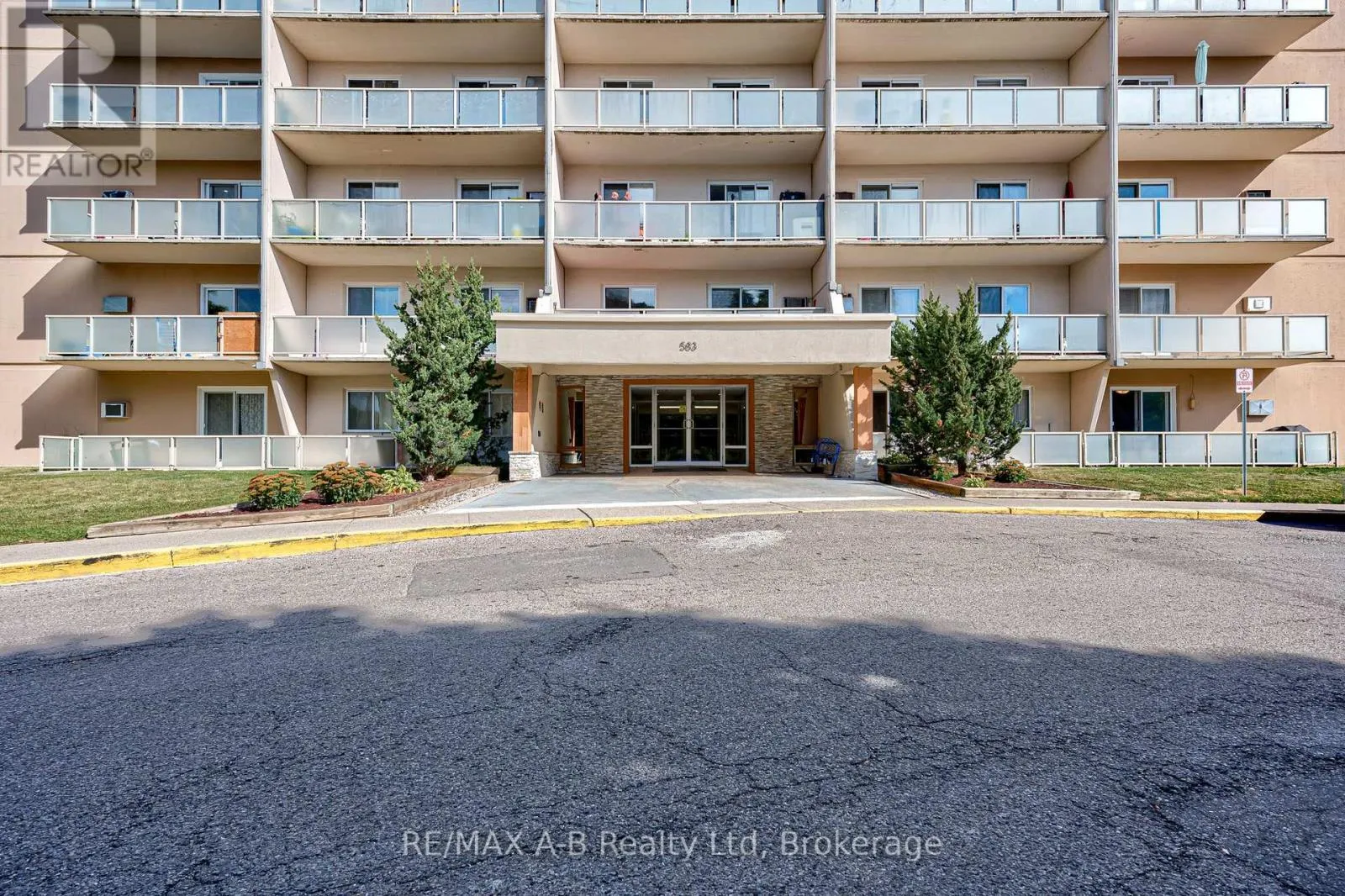 101 - 583 MORNINGTON AVENUE, #101