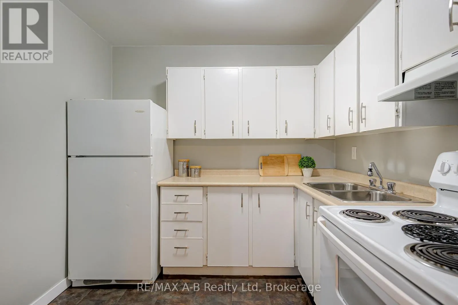 101 - 583 MORNINGTON AVENUE, #101