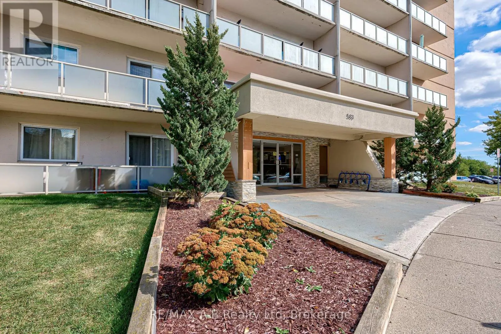 101 - 583 MORNINGTON AVENUE, #101