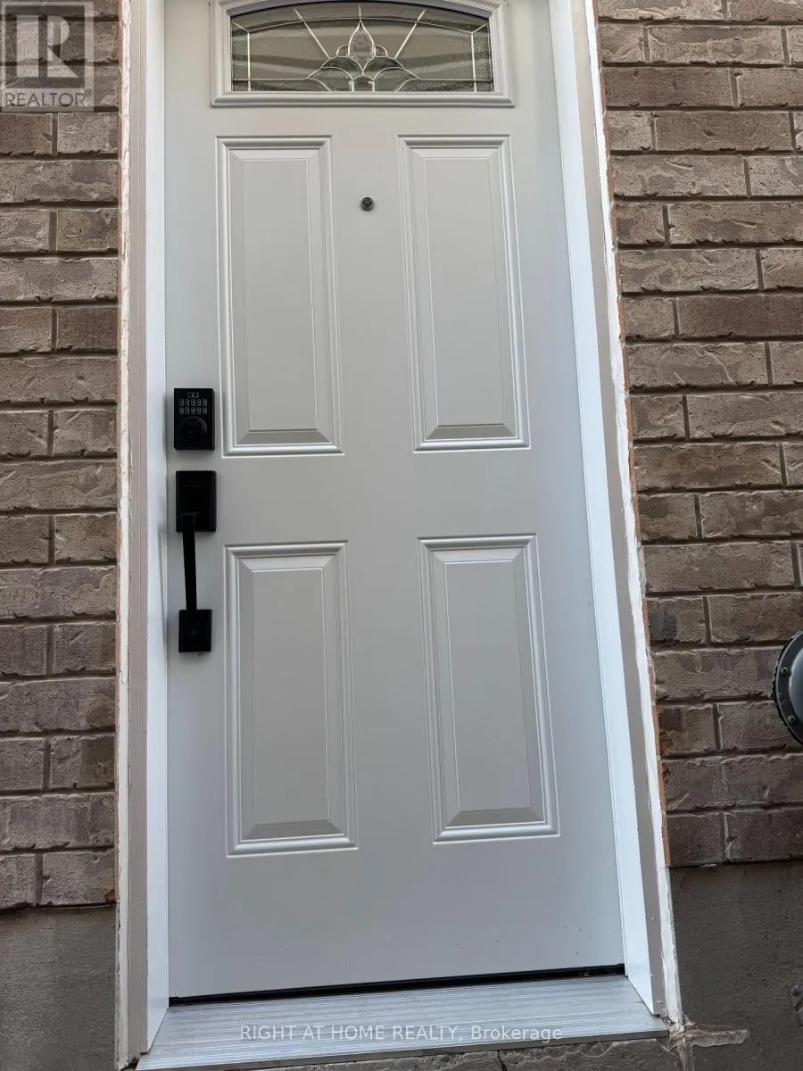 LOWER - 174 CURZON CRESCENT