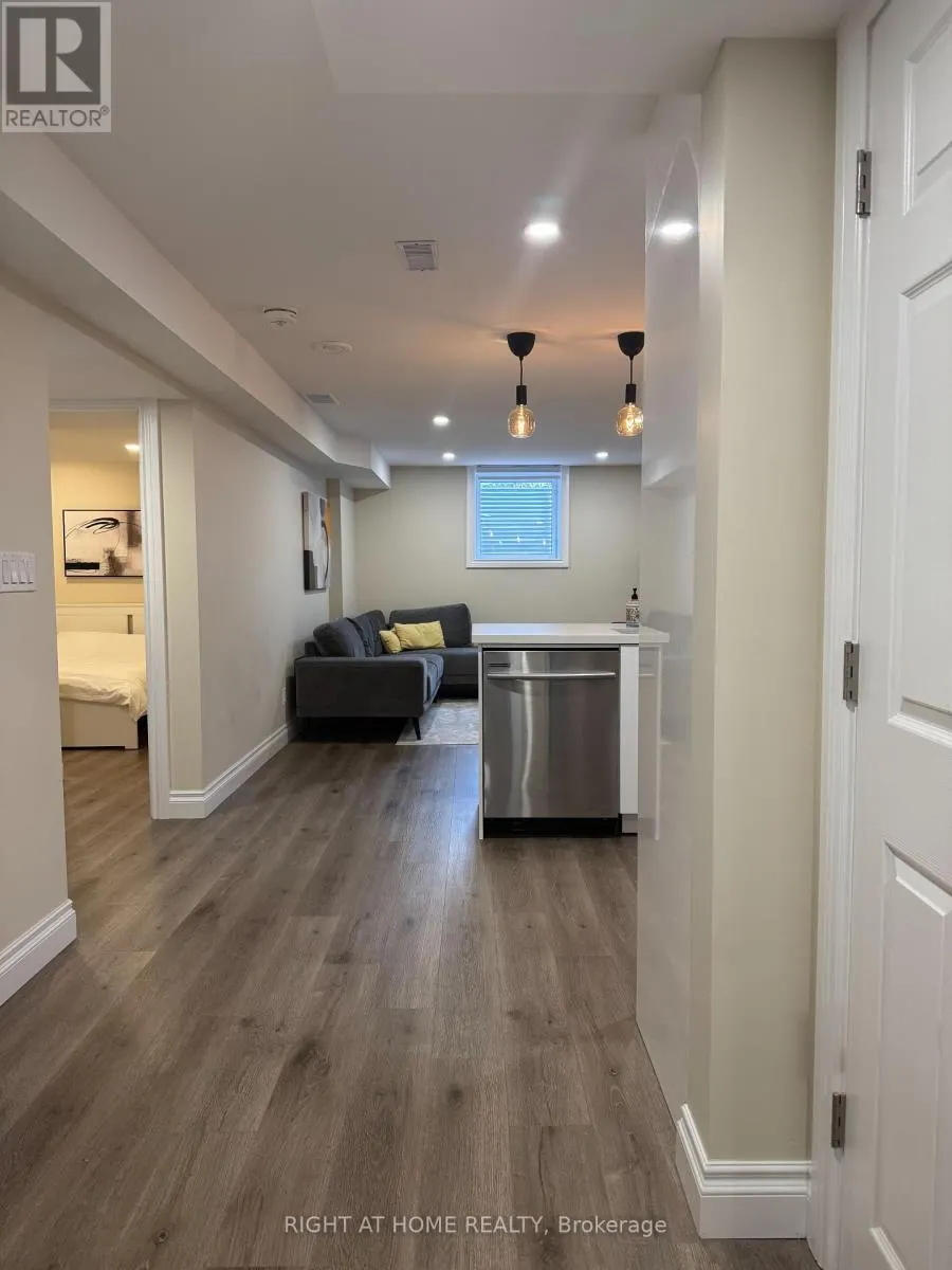LOWER - 174 CURZON CRESCENT