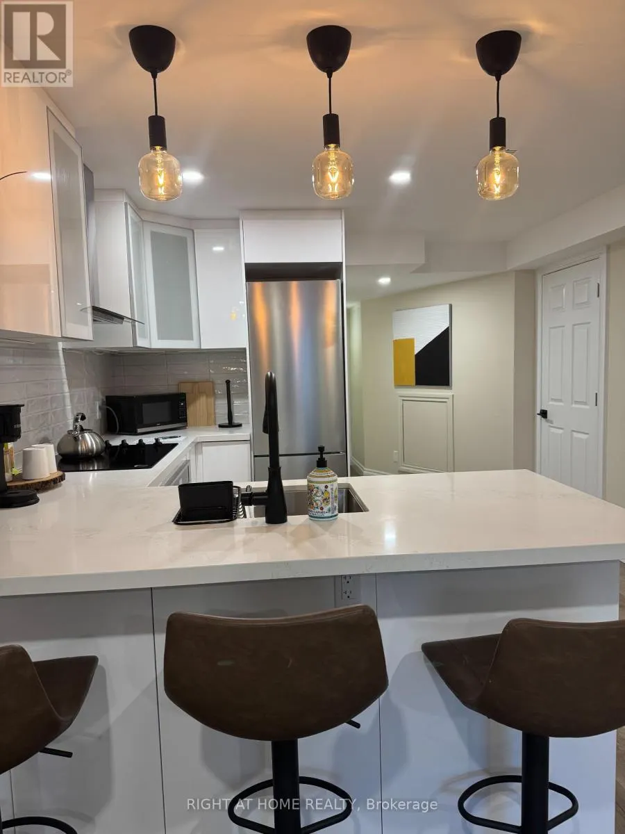 LOWER - 174 CURZON CRESCENT