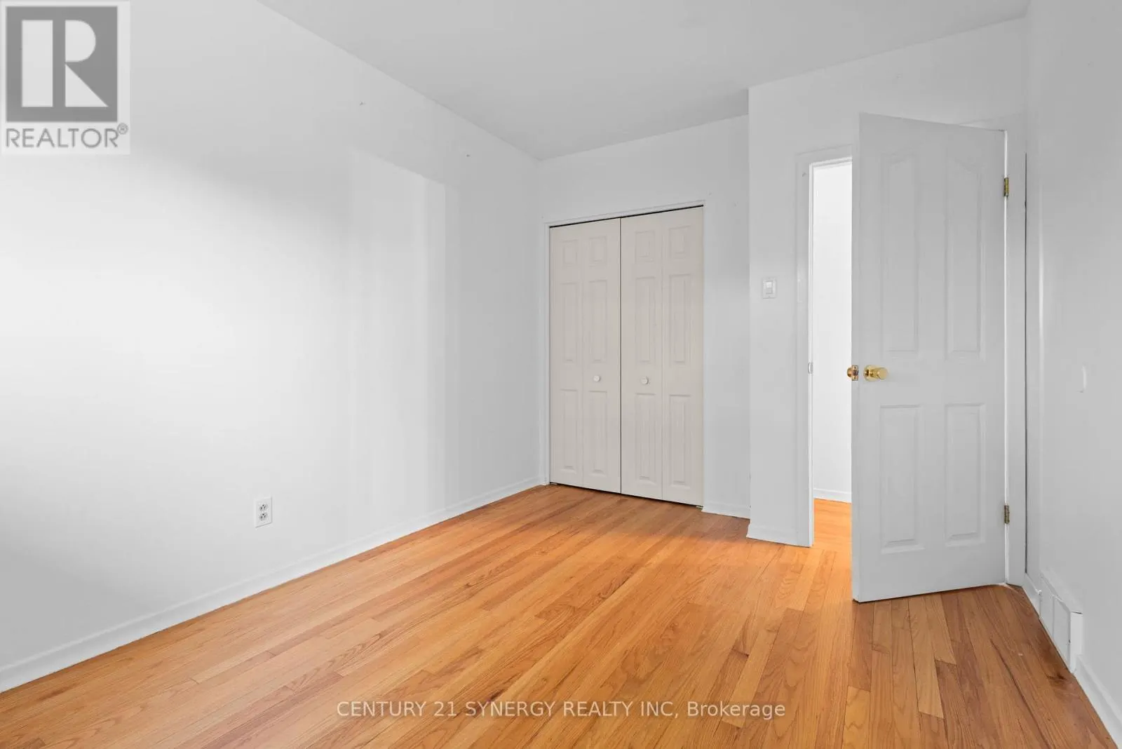 20 PARKSIDE CRESCENT