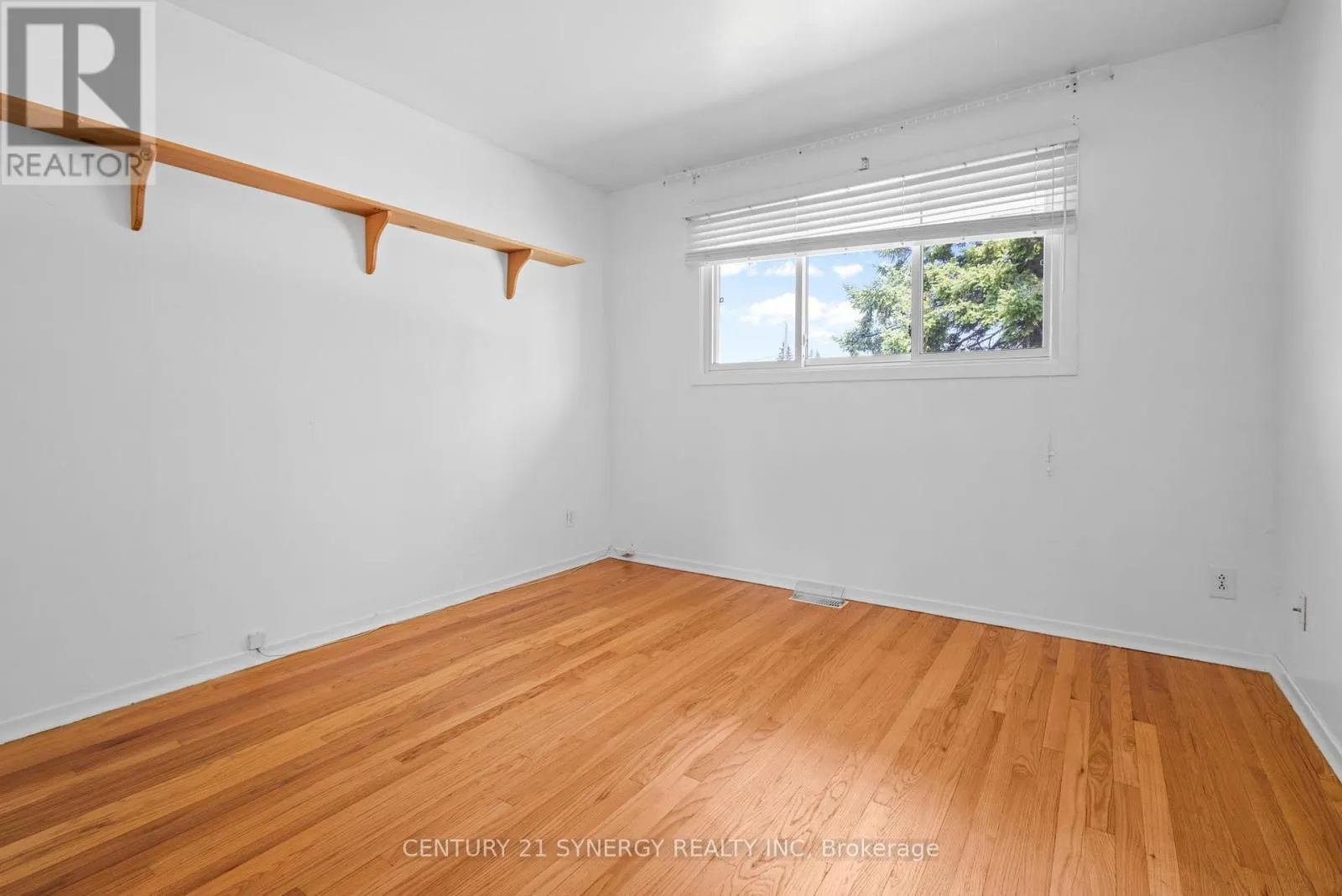 20 PARKSIDE CRESCENT