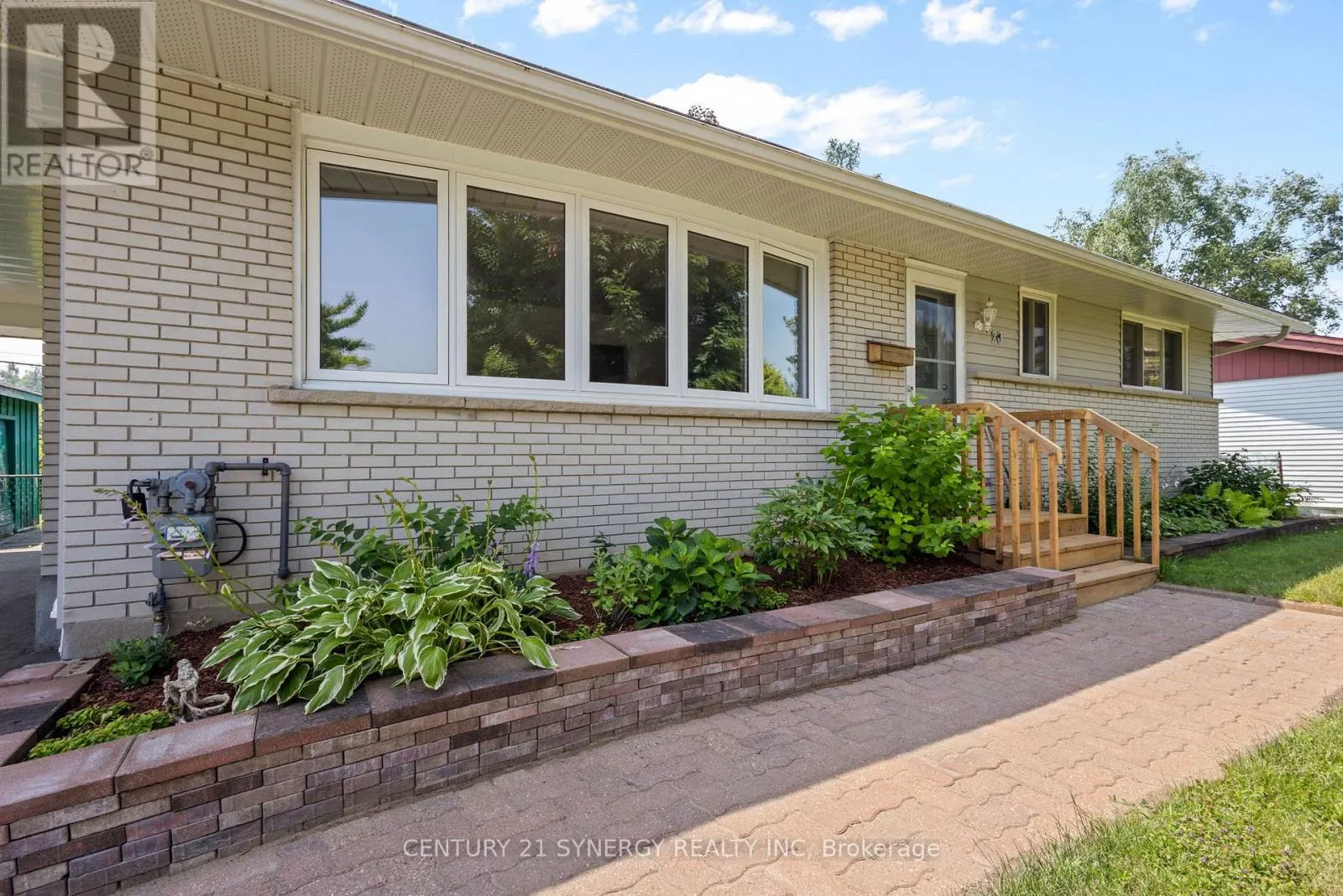 20 PARKSIDE CRESCENT