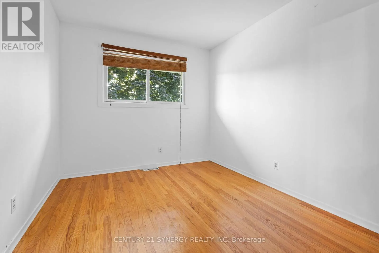 20 PARKSIDE CRESCENT