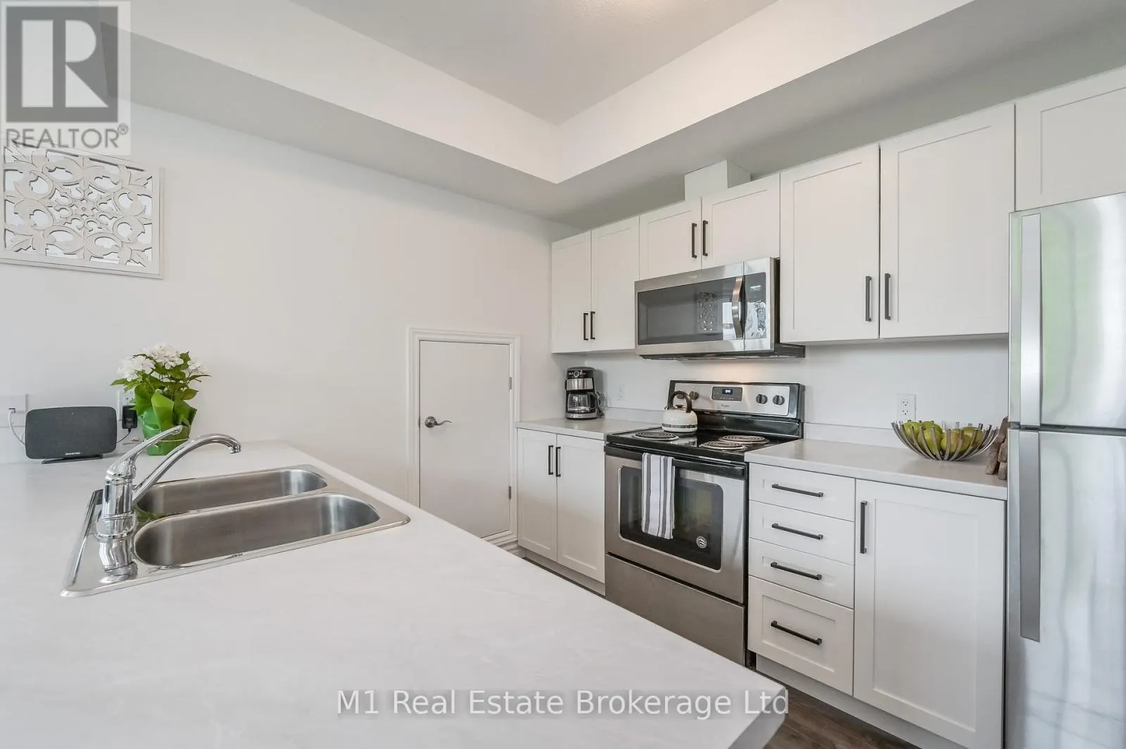 LOWER UNIT - 898D GZOWSKI STREET, #Lower Unit