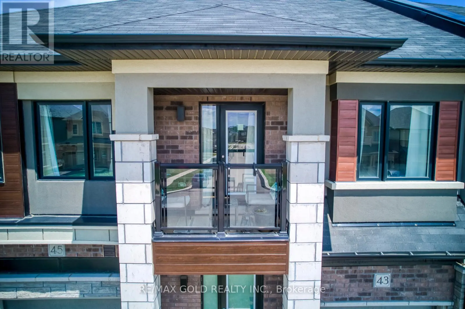 43 GEORGE BRIER DRIVE W