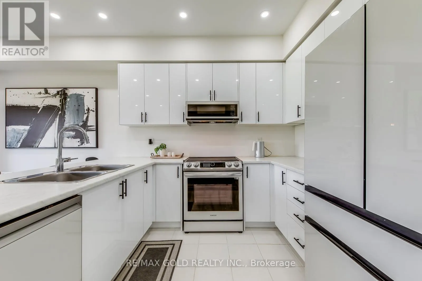 43 GEORGE BRIER DRIVE W