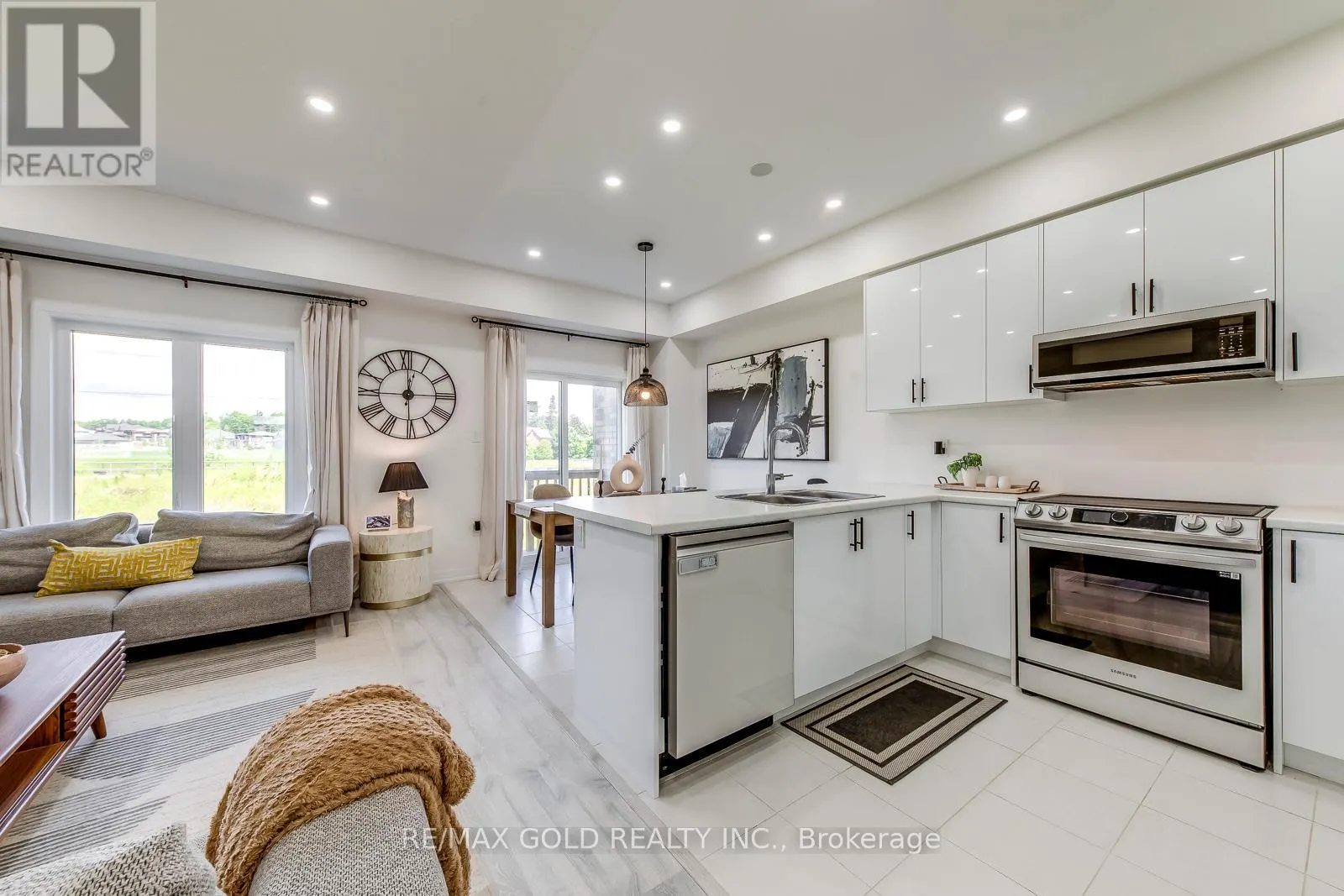 43 GEORGE BRIER DRIVE W