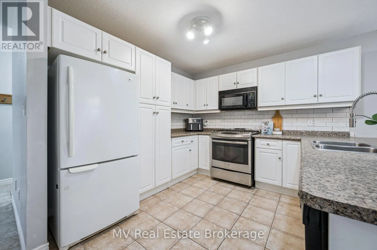 539 BLACK STREET