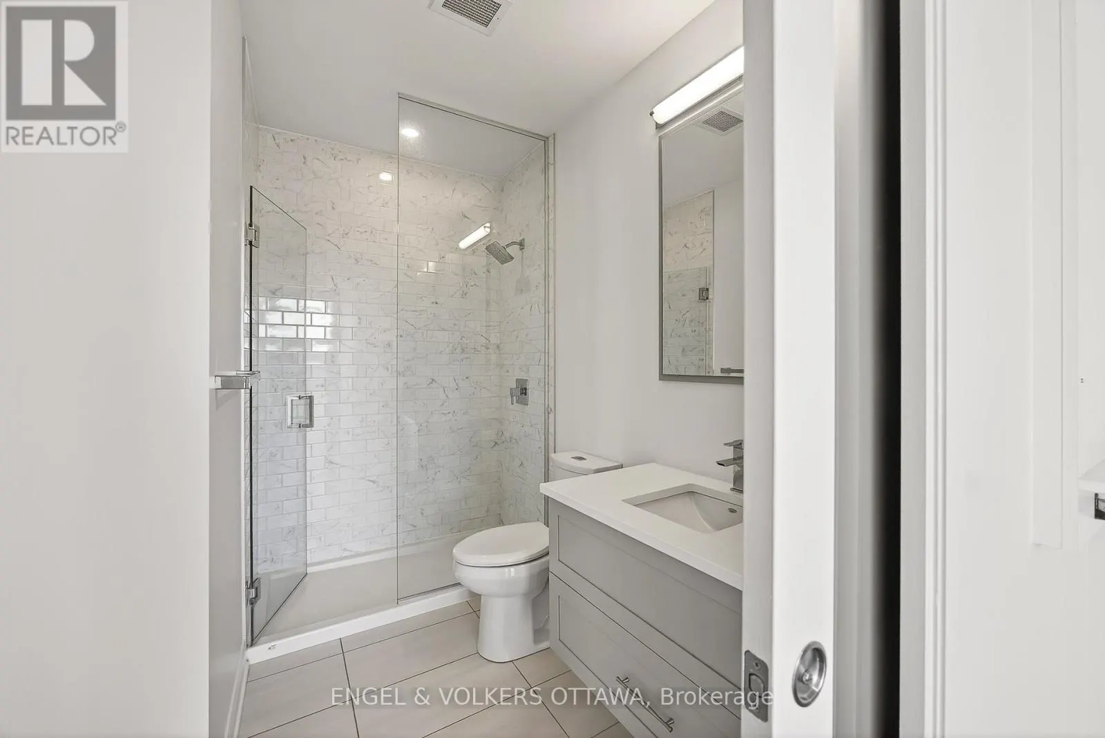 608 - 10 ROSEMOUNT AVENUE
