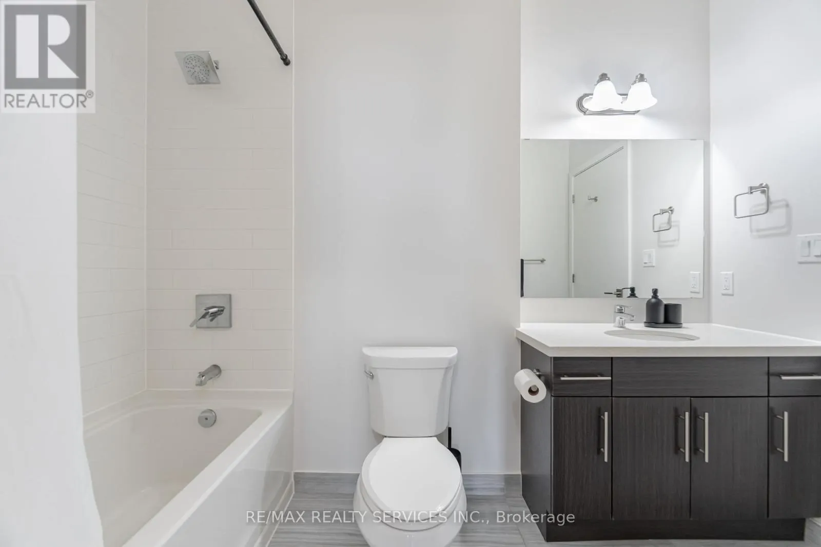 311 - 690 KING STREET W