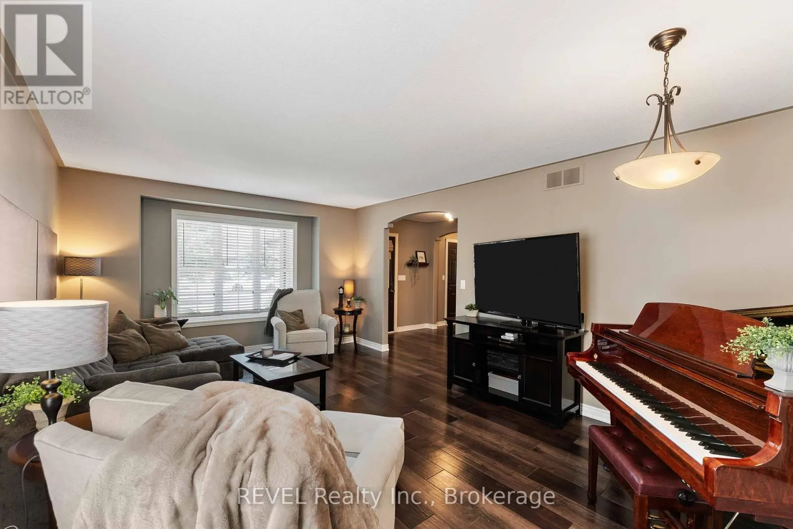 35 HUNTER DRIVE